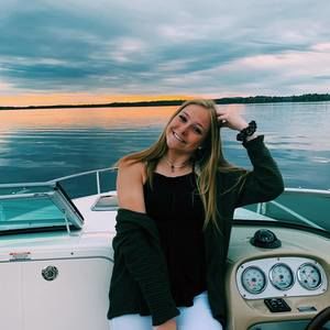 Meet your Posher, Mia